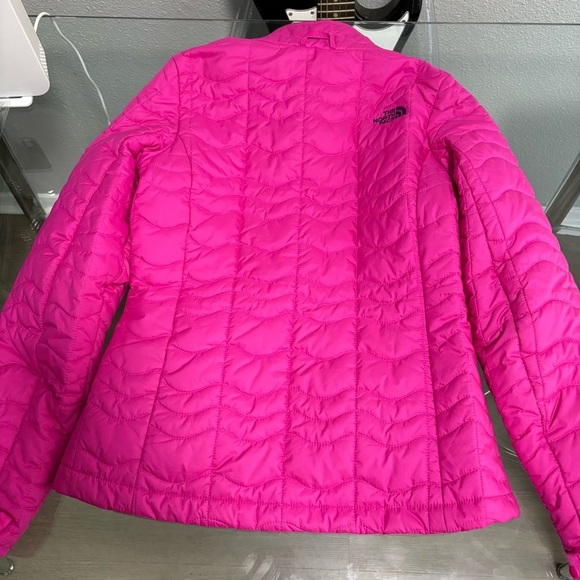 The North Face Fuchsia Women's Ski Jacket - Picture 2 of 11